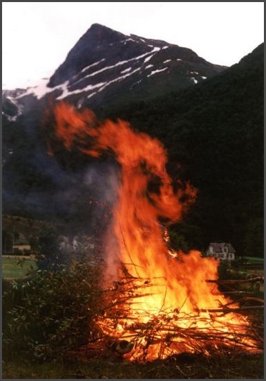 Norwegen - Lagerfeuer zur Mittsommernacht