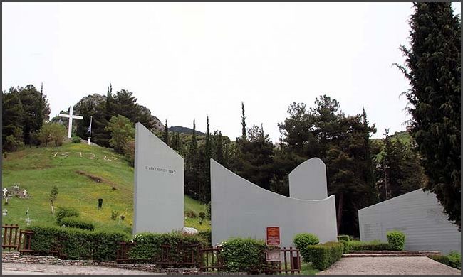 2019 Peloponnes - Denkmal Kalavrita