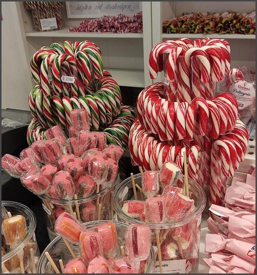 2026 Schweden Gr&auml;nna Polkagrisar Zuckerstangen