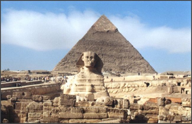 Ägypten - Sphinx mit Cheops Pyramide