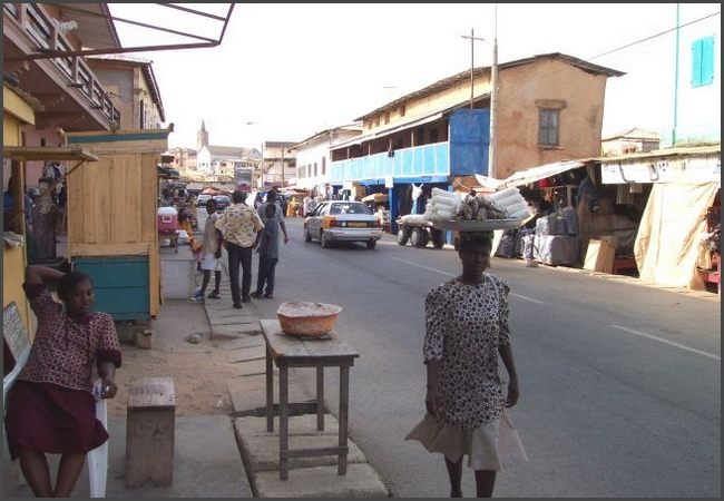 Einkaufsstraße in Cape Coast