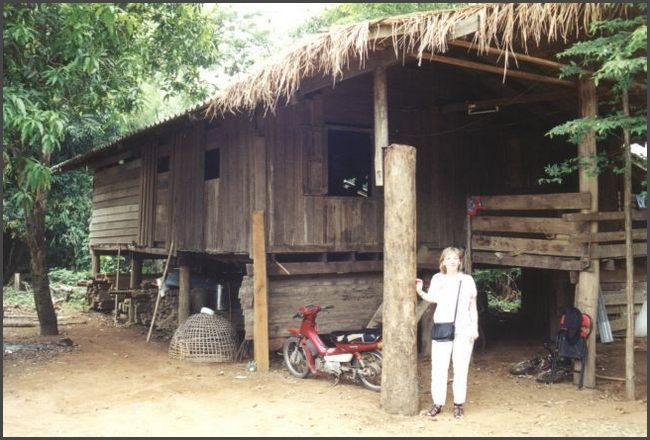 Thailand - typisches Thaihaus auf Stelzen