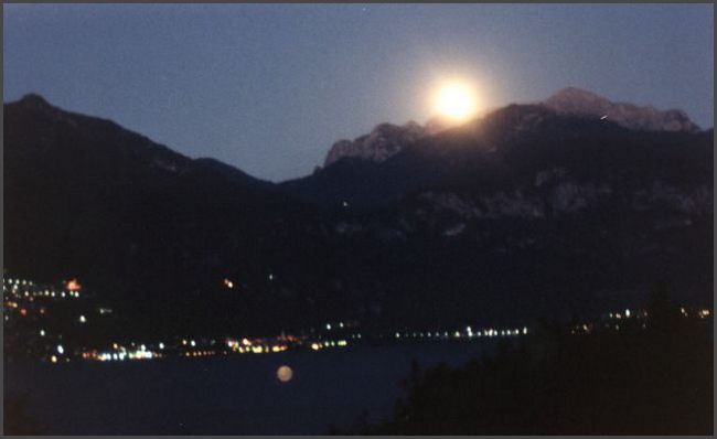 Italien - Mond am Comosee