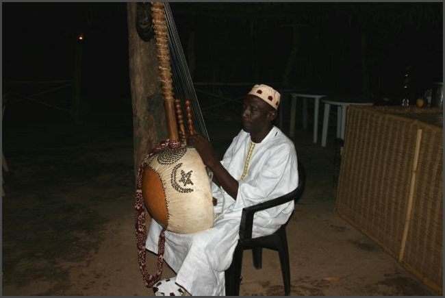 Gambia 2007 - Koraspieler Basuru Jobarteh