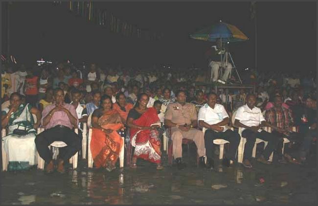 Sri Lanka 2009 - ca 5000 Fans der Sunflowers
